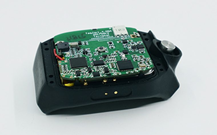 A positioning wristband built around a supplied positioning chip